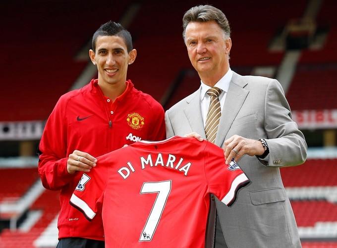 450913-manchester-uniteds-new-signing-angel-di-maria-l-poses-for-a-photograph.jpg
